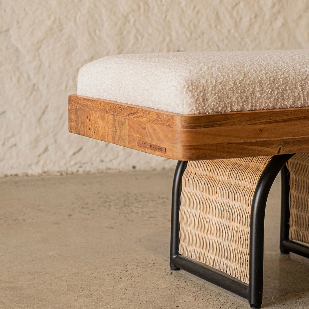 Avis Bench