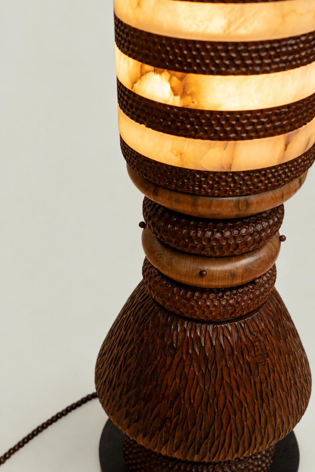 Mushu Raven Totem Lamp
