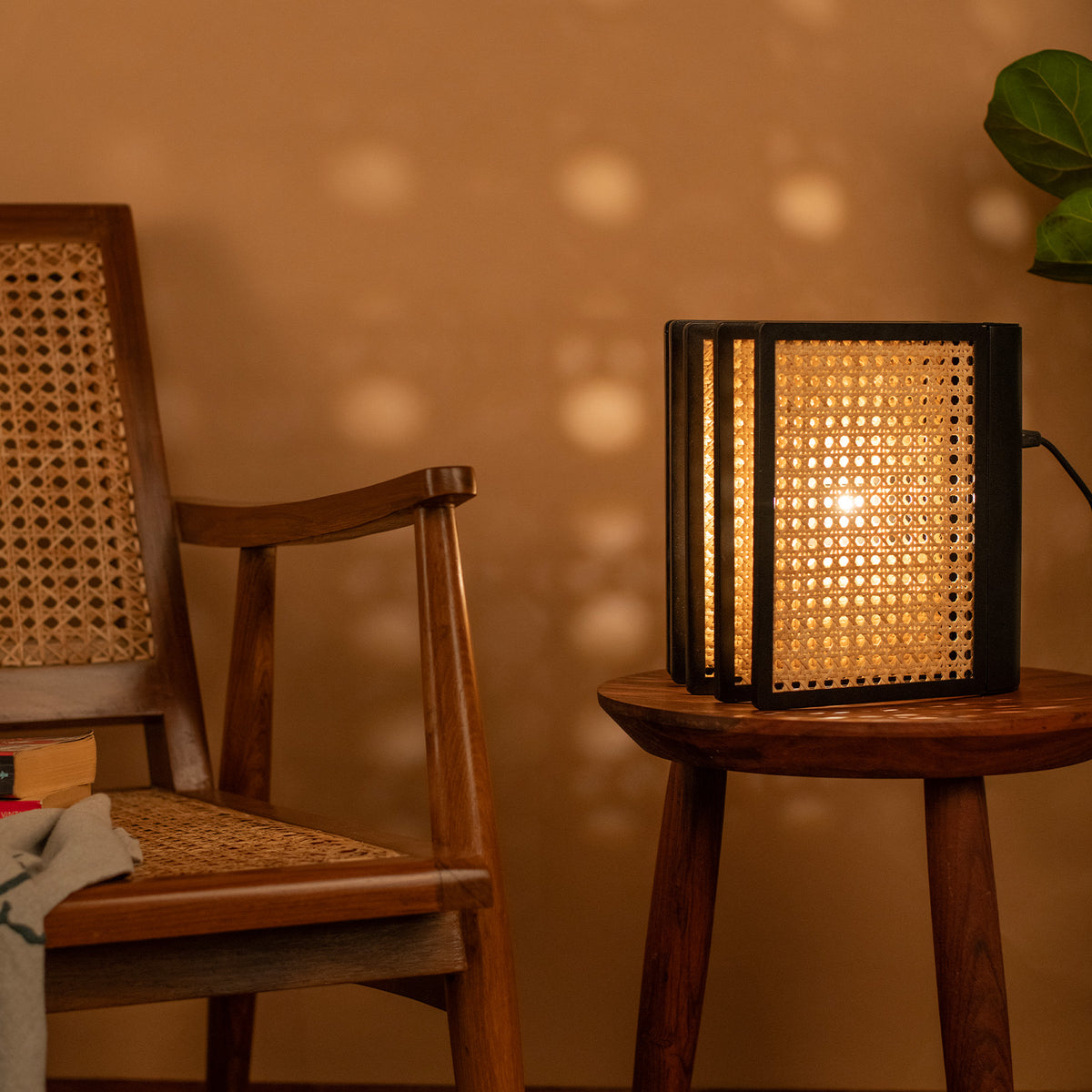 Reeding Table Lamp